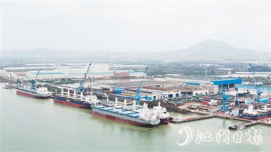 船舶與海工裝備、新材料、金屬制品三大主導(dǎo)產(chǎn)業(yè)有力拉動古井鎮(zhèn)經(jīng)濟發(fā)展。