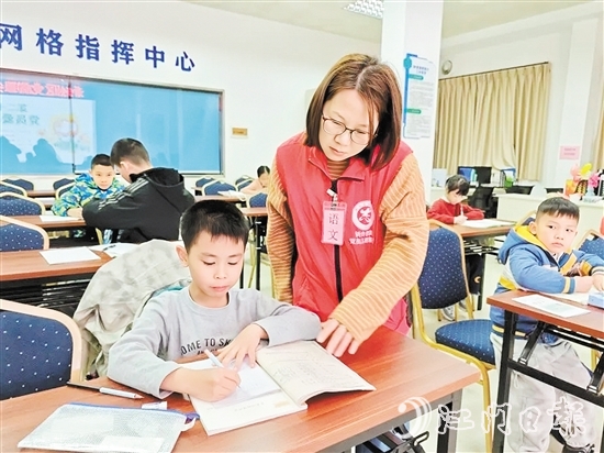 圭峰會城北門社區(qū)根據(jù)居民實際需求，推出周末愛心課堂服務(wù)。