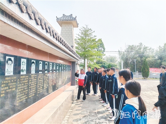 臺(tái)山市各級(jí)黨政機(jī)關(guān)、企事業(yè)單位、學(xué)校開(kāi)展紀(jì)念活動(dòng)，形成全社會(huì)共同緬懷英烈的良好風(fēng)尚。