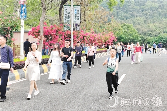 大雁山風(fēng)景區(qū)成為市民游客踏青郊游的好去處。