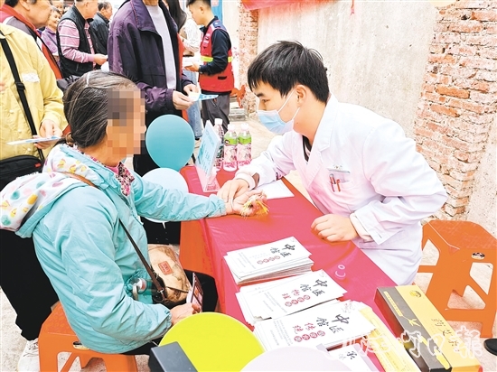 墟鎮(zhèn)社區(qū)不定期開(kāi)設(shè)“中醫(yī)集市”，為長(zhǎng)者提供中醫(yī)義診、健康咨詢、養(yǎng)生講座等服務(wù)。