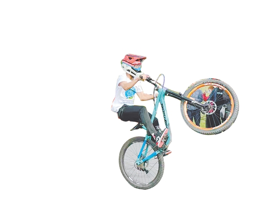 自行車(chē)特技表演，讓觀眾感受自行車(chē)運(yùn)動(dòng)的激情。李銀換