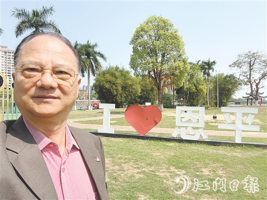 吳偉明在恩平自拍。
