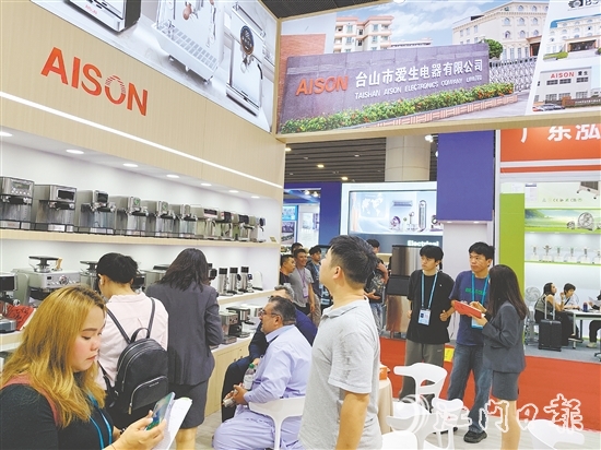來自臺山的23家企業(yè)相繼亮相第137屆廣交會，在42個展位展示“臺山制造”實力。