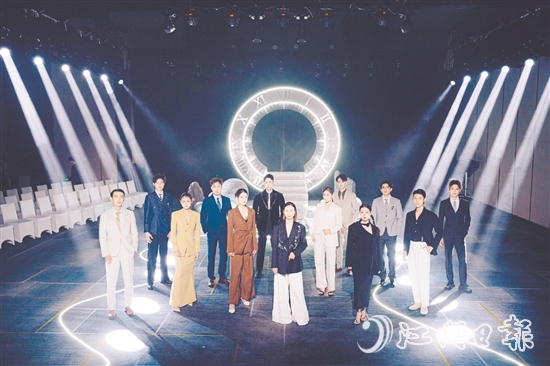 一場結(jié)合科技與傳統(tǒng)的時裝秀在江門上演。