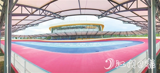 體育公園板塊內(nèi)設(shè)高標(biāo)準(zhǔn)200米輪滑場(chǎng)、1200平方米碗池滑板場(chǎng)、1500平方米街式滑板場(chǎng)，均達(dá)到國(guó)家級(jí)輪滑和滑板項(xiàng)目比賽場(chǎng)地標(biāo)準(zhǔn)。