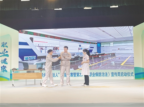 比賽現(xiàn)場(chǎng)，選手展示自己的技能。