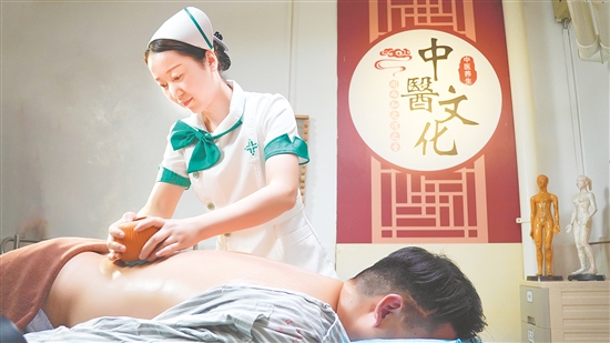 越來越多的人通過中醫(yī)調(diào)理來管理體重。