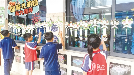 學(xué)生在有趣的環(huán)境中學(xué)習(xí)數(shù)學(xué)知識。