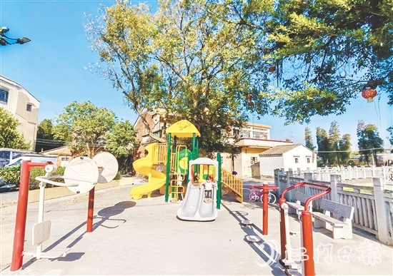 張良邊村爭(zhēng)取上級(jí)資源，為村組增設(shè)健身運(yùn)動(dòng)器材和兒童娛樂(lè)設(shè)施。