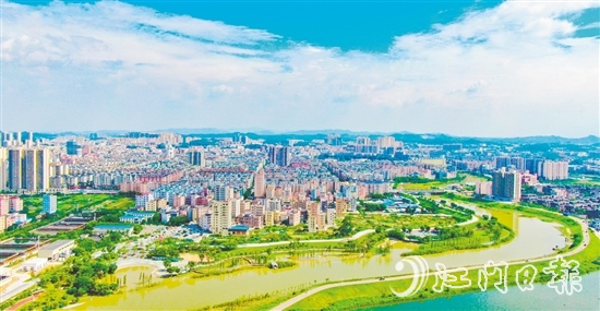 沙坪河岸，一幅“水清岸綠，鳥語花香”的小微濕地美麗畫卷映入眼簾。