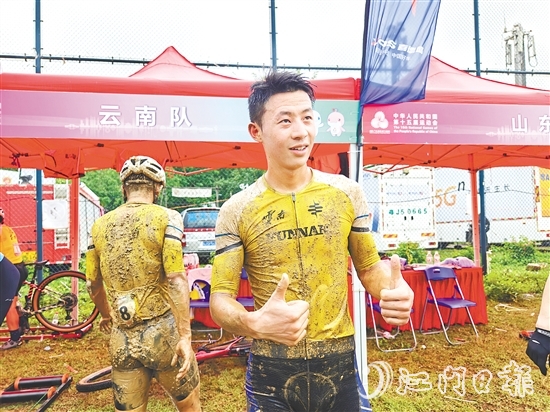 測試賽中，云南省代表隊選手袁金偉獲得男子組冠軍，為賽道和恩平辦賽能力點贊。