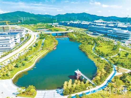司前鎮(zhèn)全力推進(jìn)新會(huì)智造產(chǎn)業(yè)園鳳山湖園區(qū)建設(shè)，依托中創(chuàng)新航等鏈主企業(yè)的帶動(dòng)效應(yīng)，推動(dòng)五金不銹鋼與新能源等產(chǎn)業(yè)鏈跨鏈融合發(fā)展。