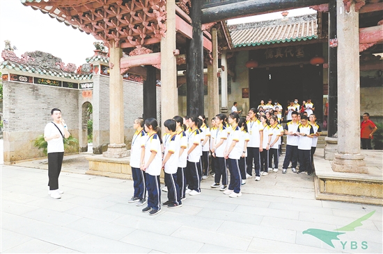學(xué)生走進(jìn)陳白沙紀(jì)念館，探尋白沙文化精髓。