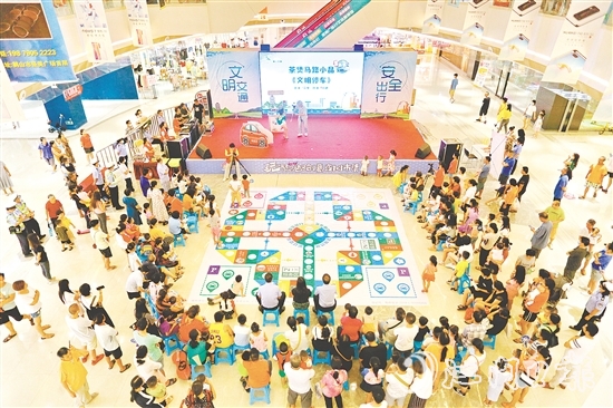 鶴山市有序開展、深化推進(jìn)全國文明城市創(chuàng)建十大專項(xiàng)整治及十大文明提升行動(dòng)，全面提升城市精細(xì)化管理水平。