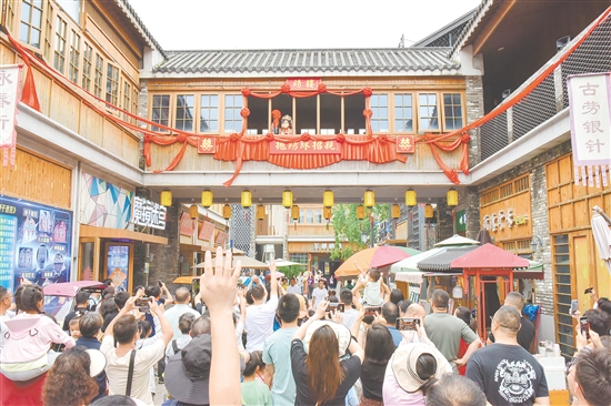 江門古勞水鄉(xiāng)旅游區(qū)推出精彩演藝節(jié)目吸引游客。