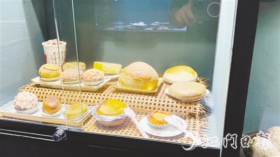 古埠奇石館展出的”下午茶三點三奇石“。
