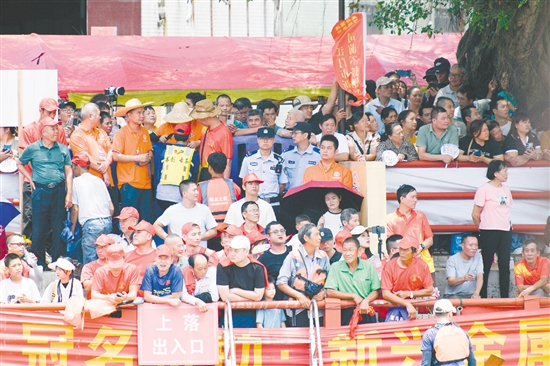 →公安機關(guān)加強重點區(qū)域的巡防管控。
