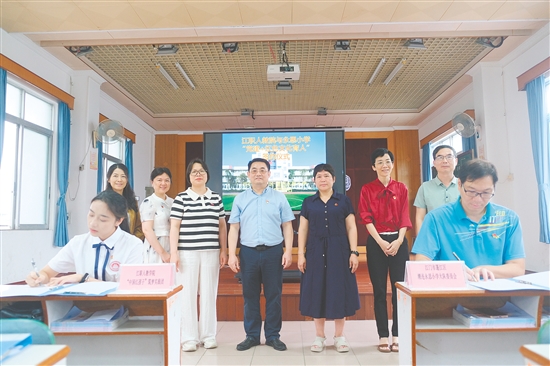 簽約儀式上，雙方簽訂協(xié)議書。