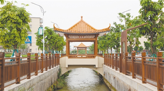 修復后的涼亭成為周邊居民休閑的好去處。