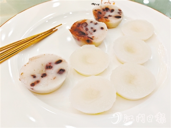 缽仔糕晶瑩剔透、滑嫩彈潤。