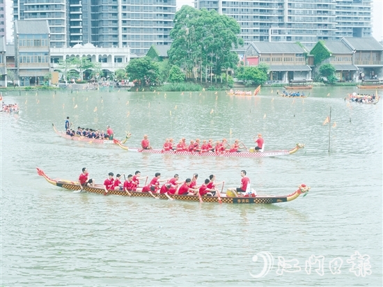 5月31日，21支龍舟隊(duì)伍齊聚古勞水鄉(xiāng)，展現(xiàn)龍舟運(yùn)動(dòng)的魅力。張澤彬