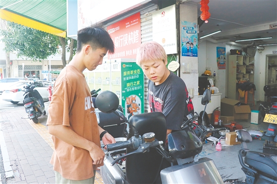 愛心驛站可為外賣騎手提供車輛維修服務。