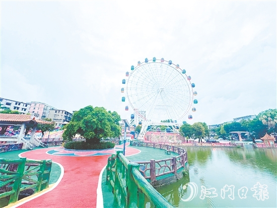 位于三埠文化公園的開平第一個(gè)摩天輪正式向公眾開放。