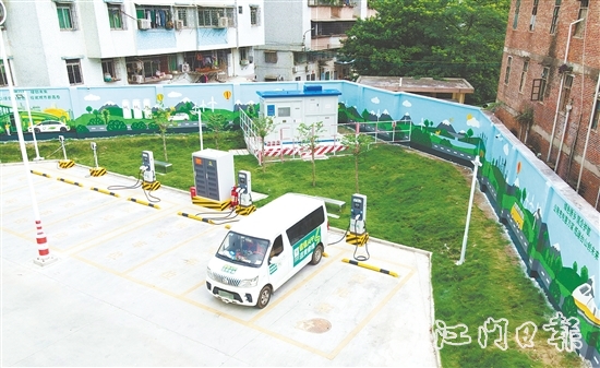 新建的榮匯世家小區(qū)側(cè)充電站設(shè)施方便快捷，環(huán)境干凈整潔。