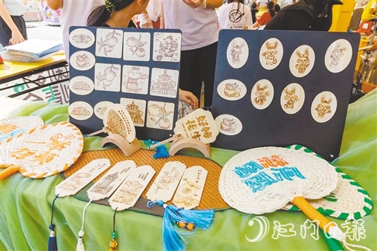 新會葵藝文創(chuàng)產品讓傳統(tǒng)文化煥發(fā)活力。