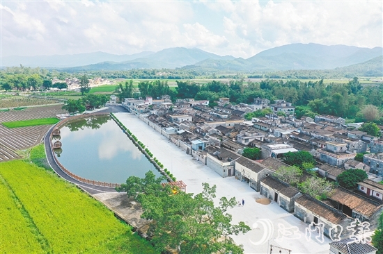 四九鎮(zhèn)東方村以產(chǎn)業(yè)融合發(fā)展新范式、文旅融合新地標、生態(tài)宜居新標桿的三重蝶變，繪就產(chǎn)業(yè)興、生態(tài)美、百姓富的鄉(xiāng)村振興新圖景。