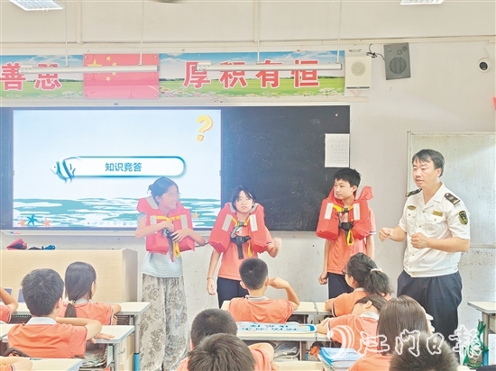 防溺水宣傳走進(jìn)那吉鎮(zhèn)中心小學(xué)。