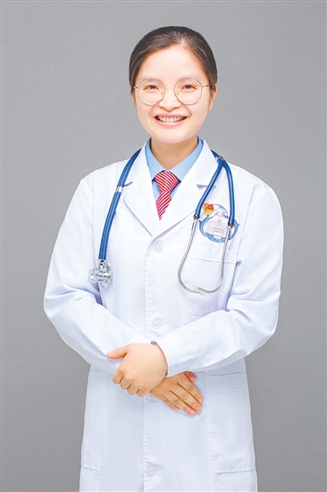 人物檔案：梁金碧，腎內(nèi)綜合科+老年病科五區(qū)主任助理，副主任醫(yī)師，從業(yè)16年，黨齡18年。