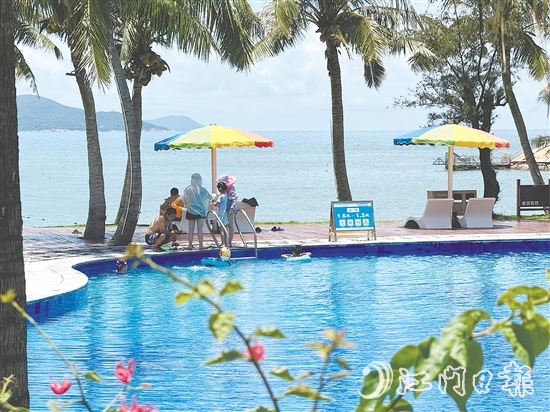 這個(gè)夏天，臺(tái)山以愈發(fā)鮮明的濱海旅游符號(hào)，吸引八方來(lái)客奔赴山海之約。
