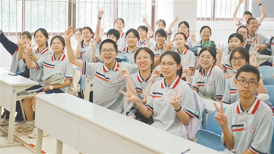 景賢學(xué)校學(xué)生：“我們考完啦！”