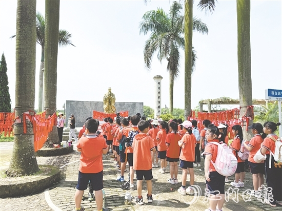 恩平歇馬學(xué)院以研學(xué)教育為核心紐帶，構(gòu)建“文化傳承為魂、教育實(shí)踐為基、產(chǎn)業(yè)融合為體、新媒體傳播為翼”的全鏈條發(fā)展模式，打造鄉(xiāng)村文化研學(xué)高地。