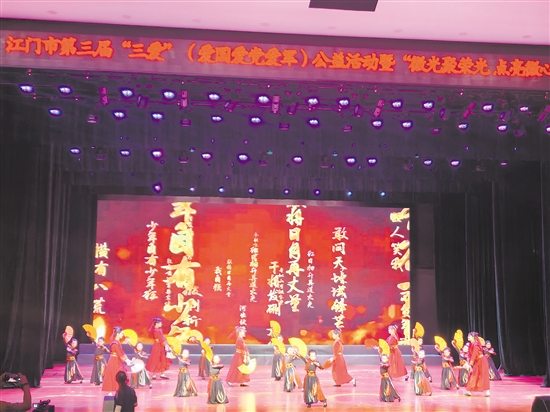 軍人子女、軍屬代表等精心準備了紅色文藝節(jié)目，以藝術(shù)的形式展現(xiàn)軍民魚水情深和革命精神傳承。