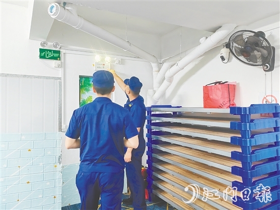 “綜合查一次”聯(lián)合執(zhí)法行動(dòng)對(duì)托管機(jī)構(gòu)進(jìn)行全方位檢查。恩平市教育局供圖