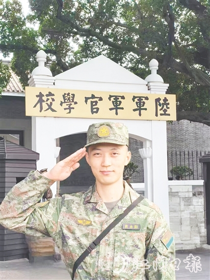 黃永陽曾是空軍機務(wù)兵，如今是開平市農(nóng)業(yè)科學研究所技術(shù)員，在田野間續(xù)寫“守護”的故事。