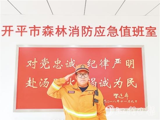 陳家榮參與過375次救援，用行動踐行著“守一方凈土，保一方平安”的誓言。