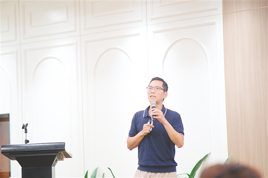 嘉賓在現(xiàn)場(chǎng)演講。