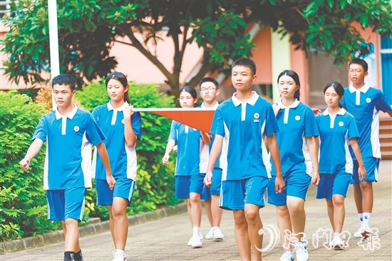 怡霖學校致力于培養(yǎng)學生擁有健全人格、社會責任感與家國情懷。