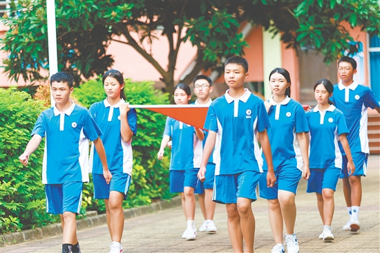 怡霖學校致力于培養(yǎng)學生擁有健全人格、社會責任感與家國情懷。