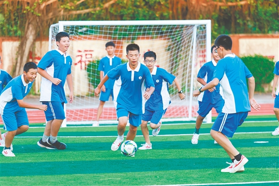 怡霖學校以五育協(xié)同為目標，培養(yǎng)全面發(fā)展的新時代好少年。