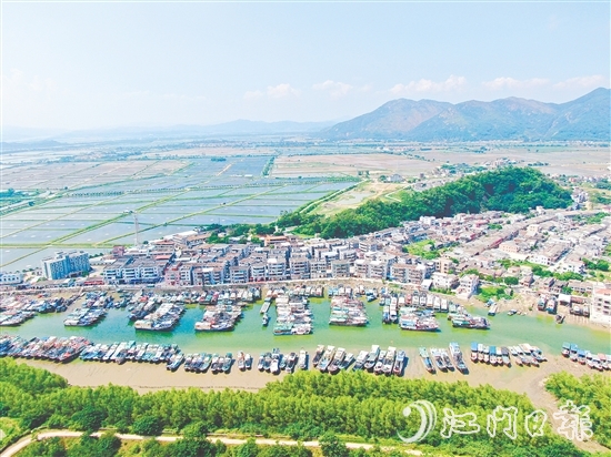 汶村鎮(zhèn)橫山村這個(gè)昔日漁港舊村如今產(chǎn)業(yè)興旺、生態(tài)宜居、鄉(xiāng)風(fēng)文明，走出一條可復(fù)制的鄉(xiāng)村振興“橫山路徑”。