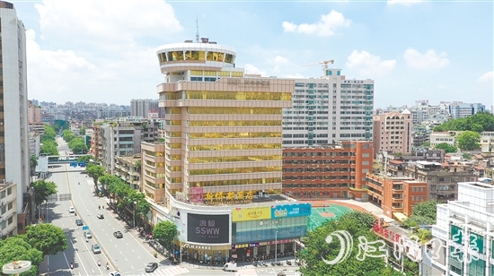 新僑都旋轉(zhuǎn)西餐廳的熱度不亞于當(dāng)年。
