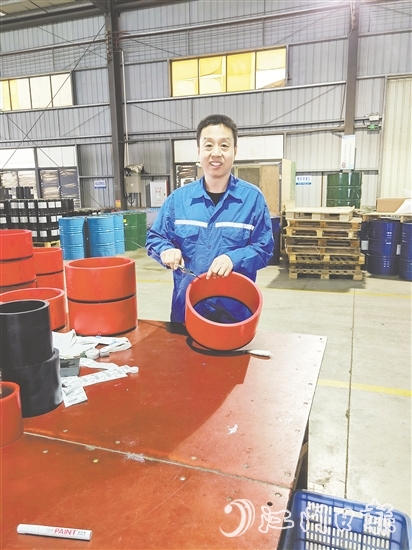 張欣釗展示成品。