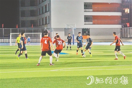 參賽球員斗志昂揚(yáng)、全力拼搏。
