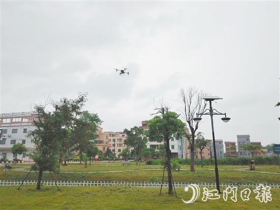 沙湖鎮(zhèn)利用無人機(jī)做好消殺。