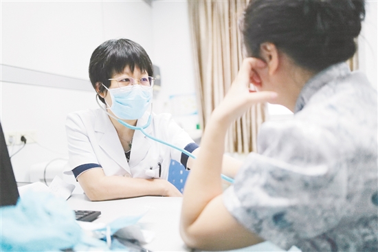 周末名醫(yī)門診提供專家一對(duì)一服務(wù)。